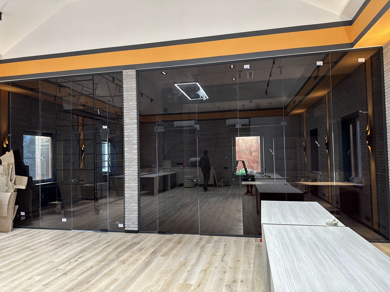 Тонированное стекло для кафе