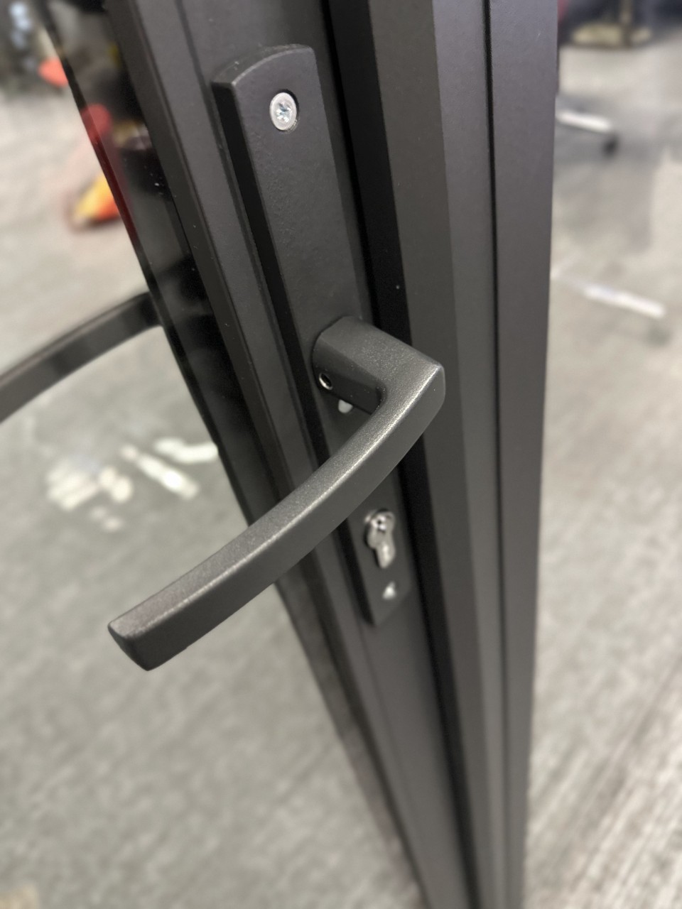 Ручка двери из анодированного профиля