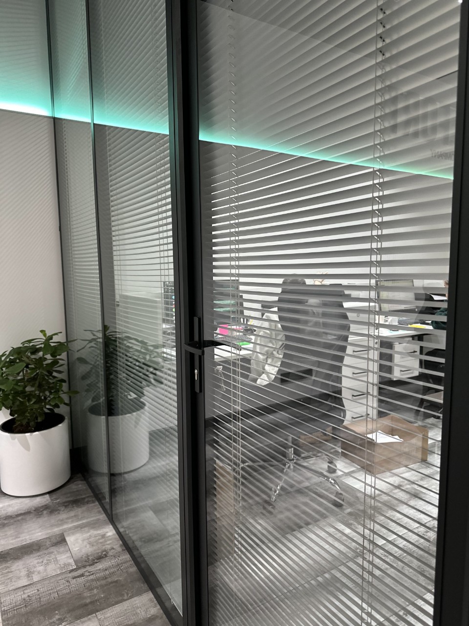 Стационарные перегородки для офиса