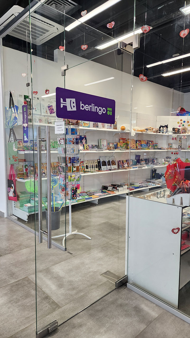 Дверь цельностеклянная в ТЦ