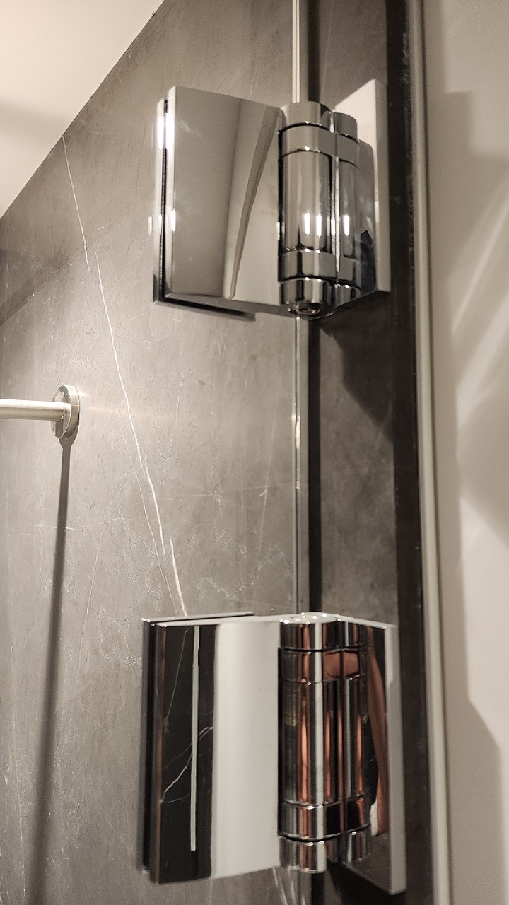 Крепление душевой кабины