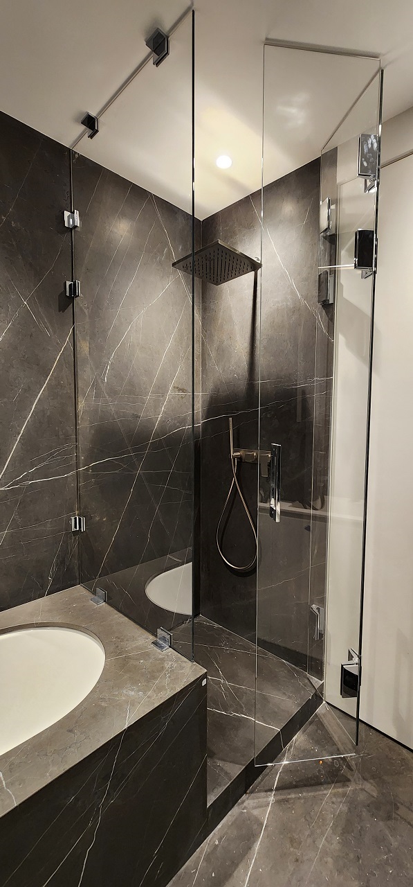 Душевая перегородка для ванной комнаты