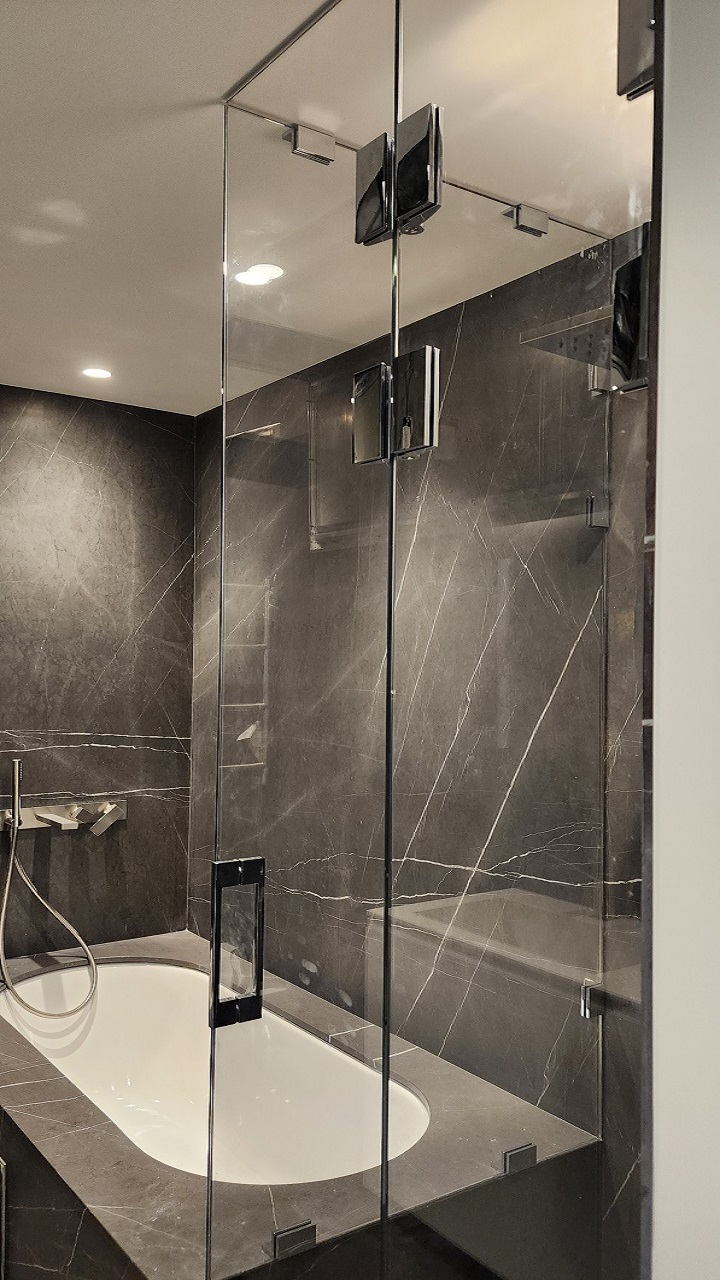 Стеклянные душевые кабины для ванной