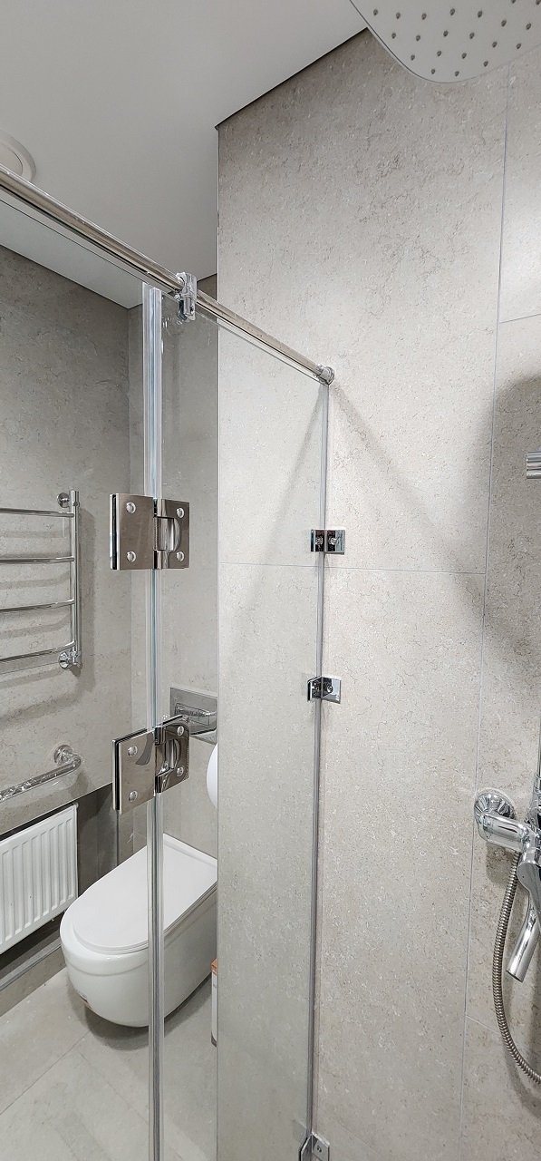 Стеклянные душевые кабины  для ванной