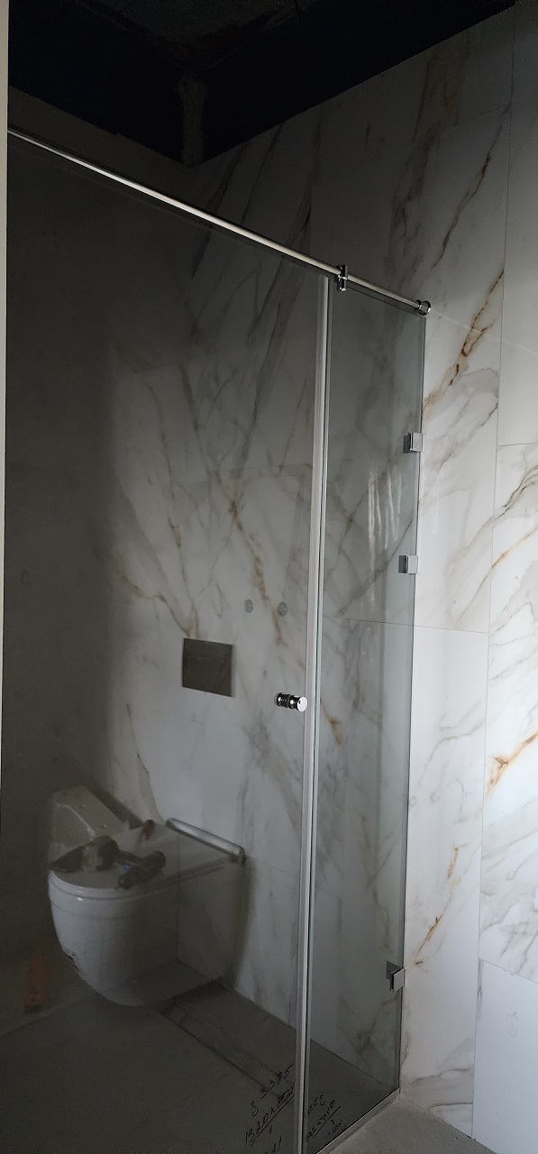 Монтаж душевых перегородок