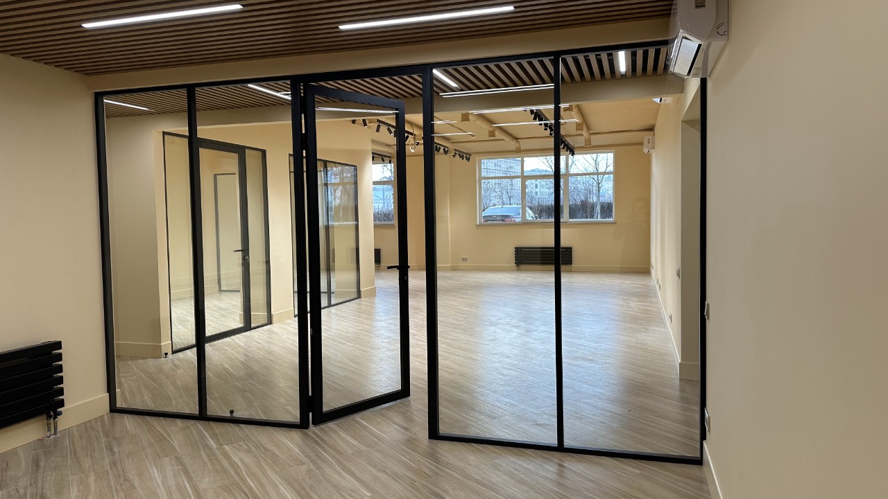 Алюминиевые каркасы для перегородок и дверей