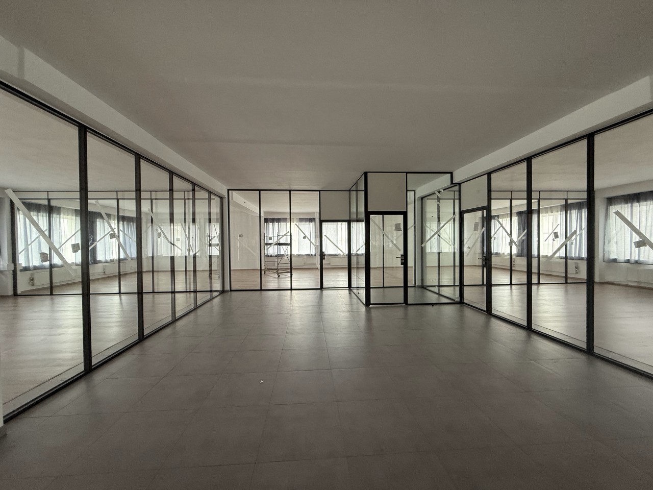 Алюминиевые перегородки для торговых пространств