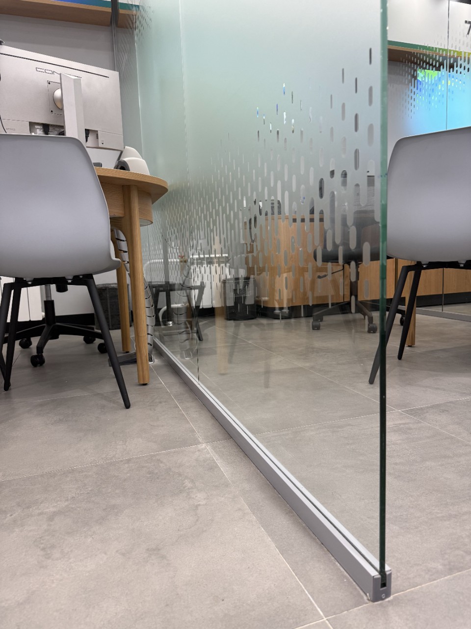 Стеклянные ограждения для рабочих мест банков