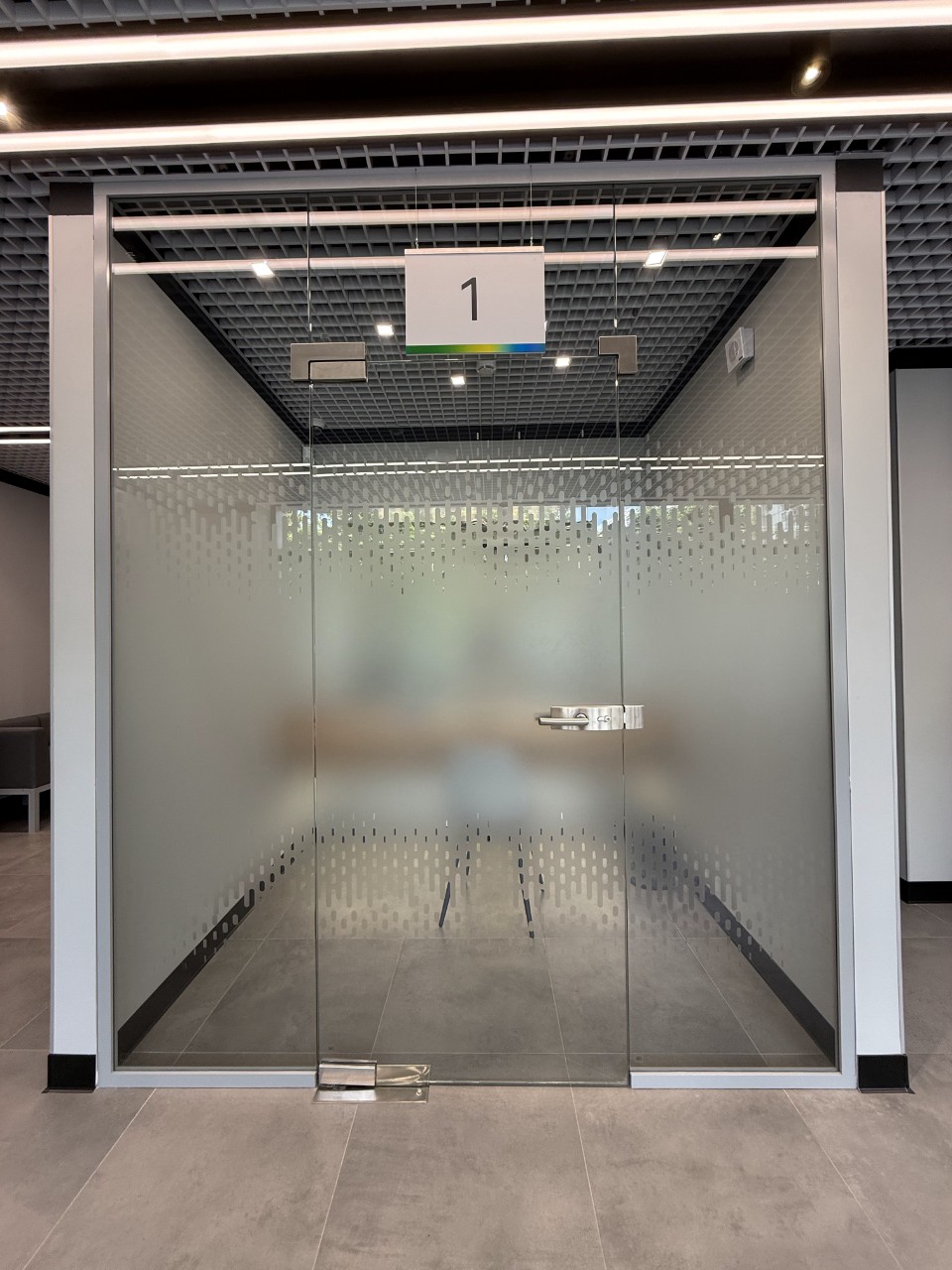 Стеклянные ограждения для касс и переговорных банка