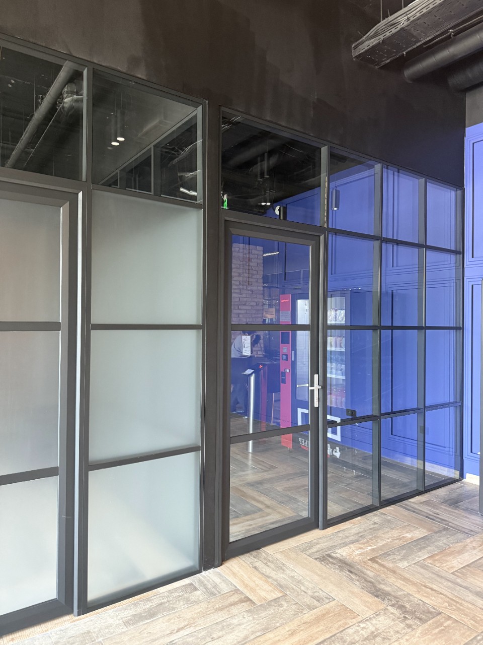 Каркасные перегородки Loft для фитнес-клуба
