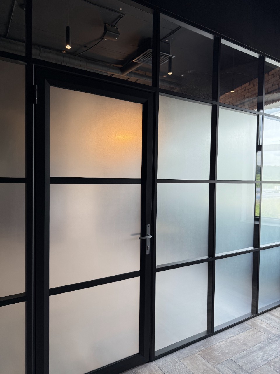 Каркасные стеклянные перегородки для офиса