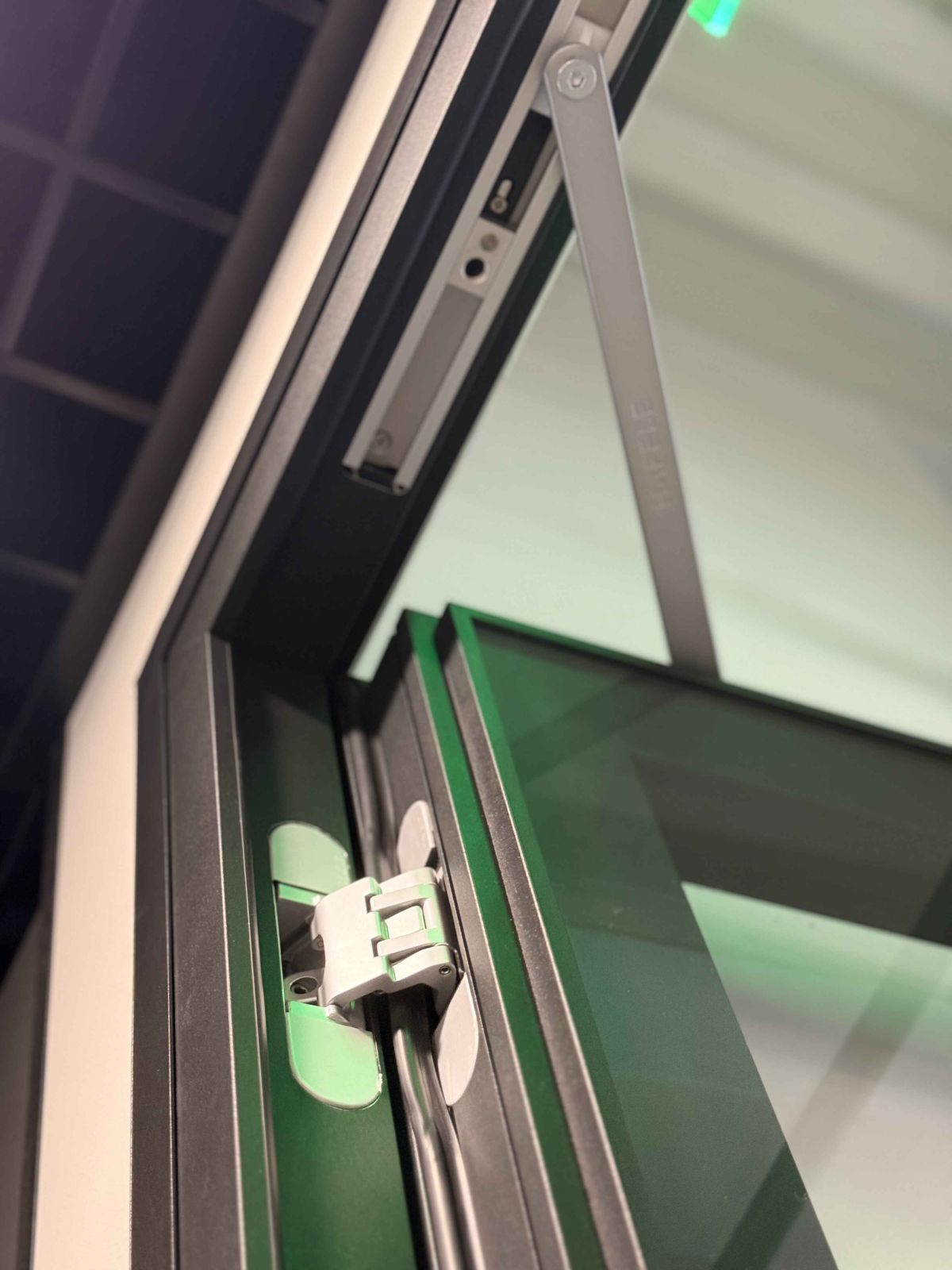 Скрытый доводчик