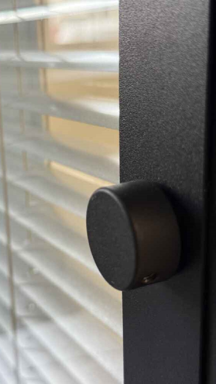 Перегородки с жалюзи управление