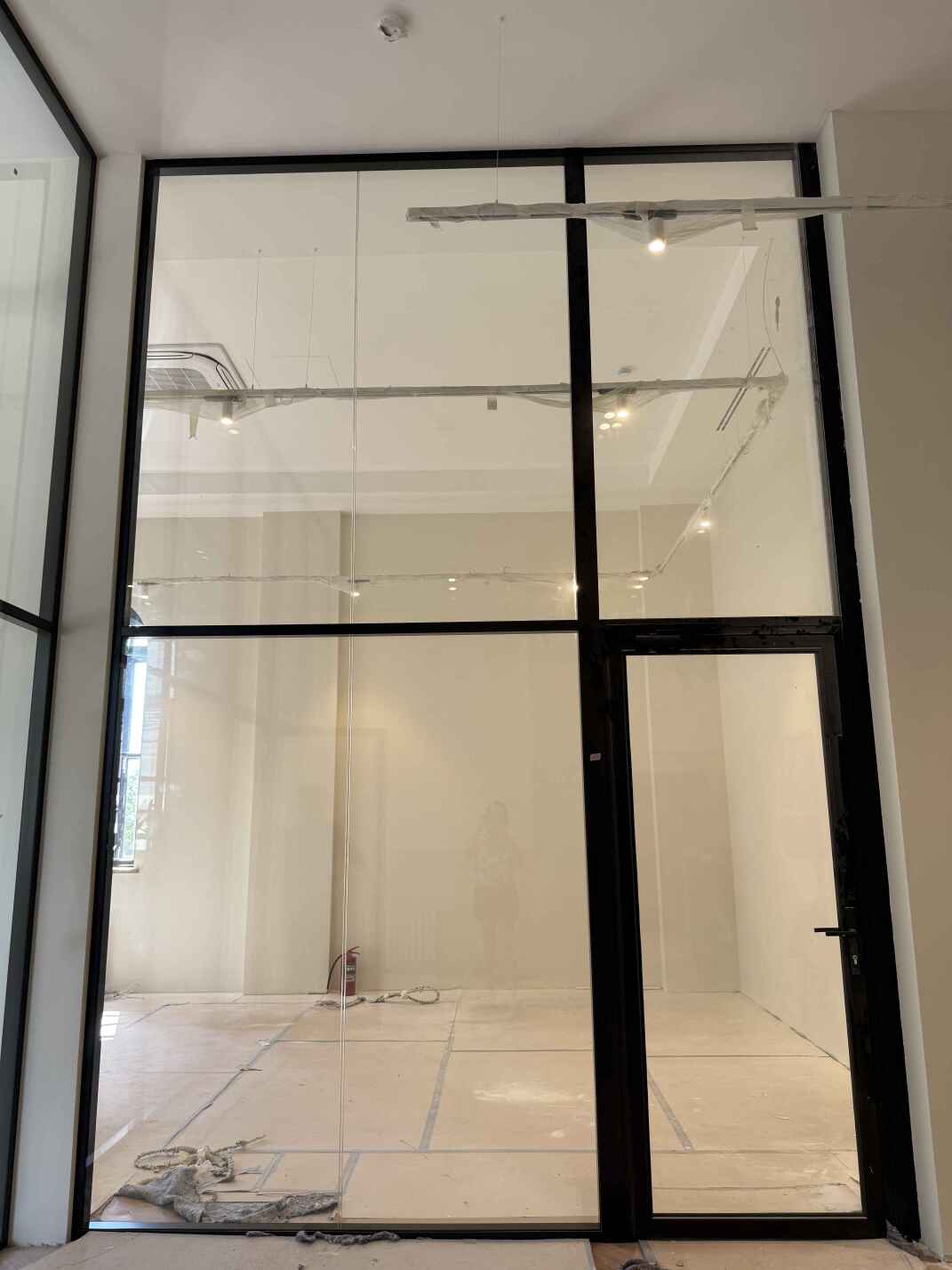 Алюминиевые каркасы для перегородок и дверей