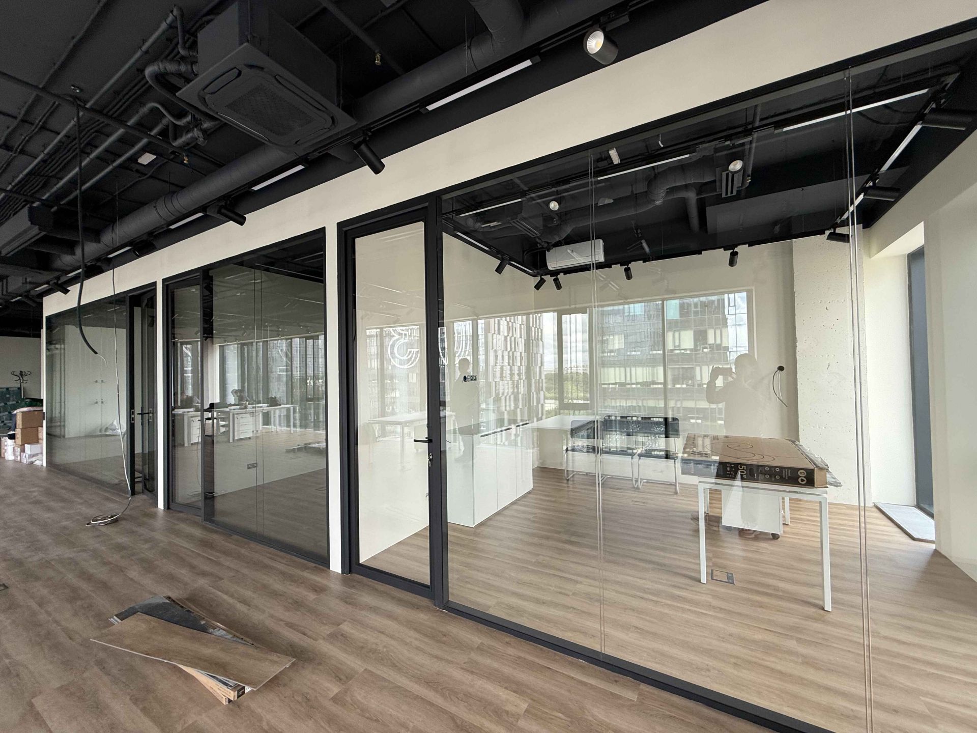 Каркасные офисные перегородки и двери