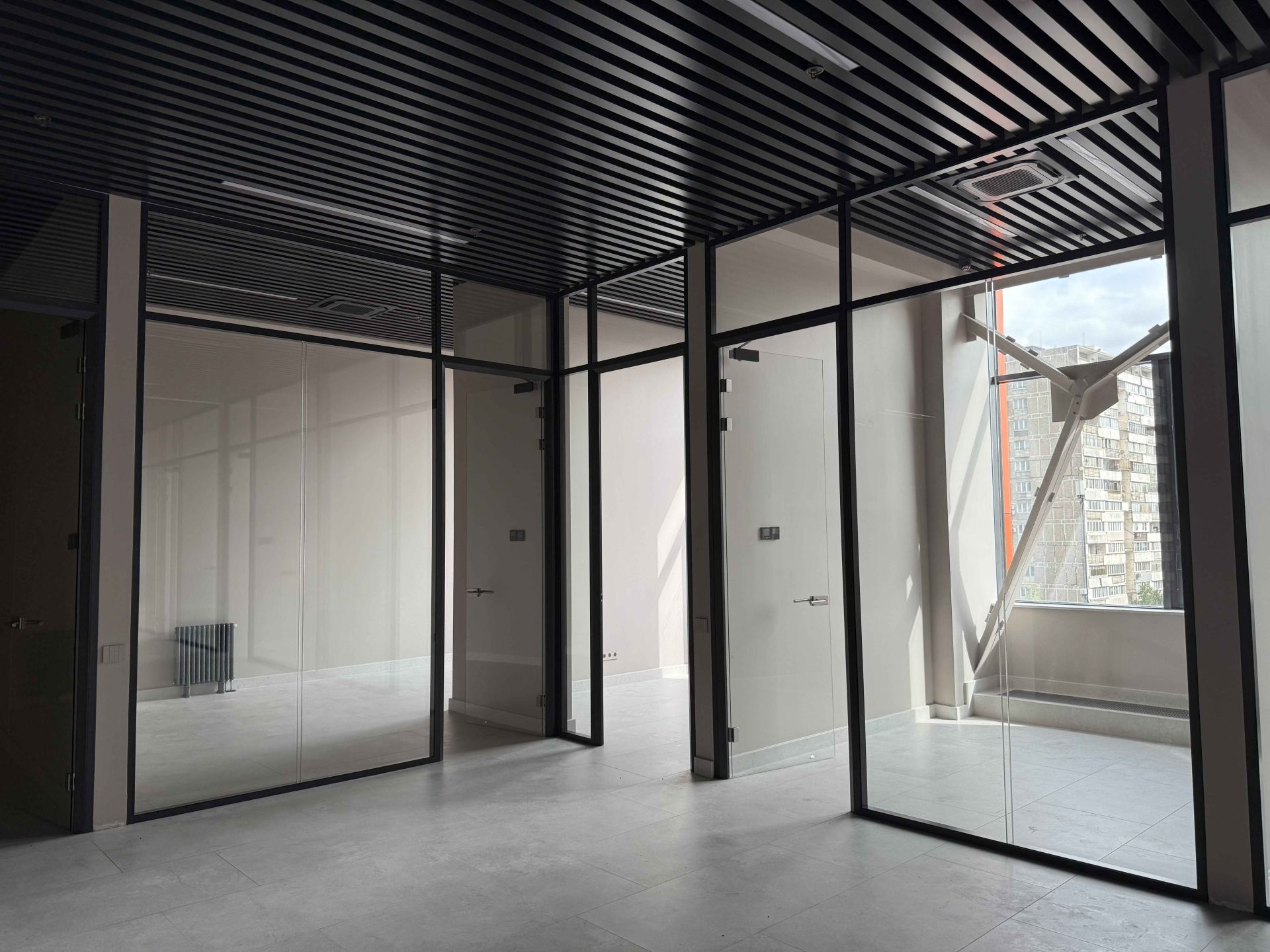 Каркасные перегородки и распашные двери 2