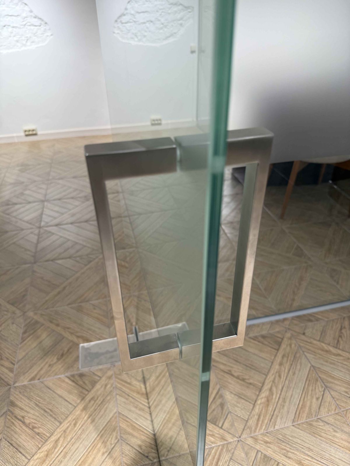 Ручка цельностеклянной двери