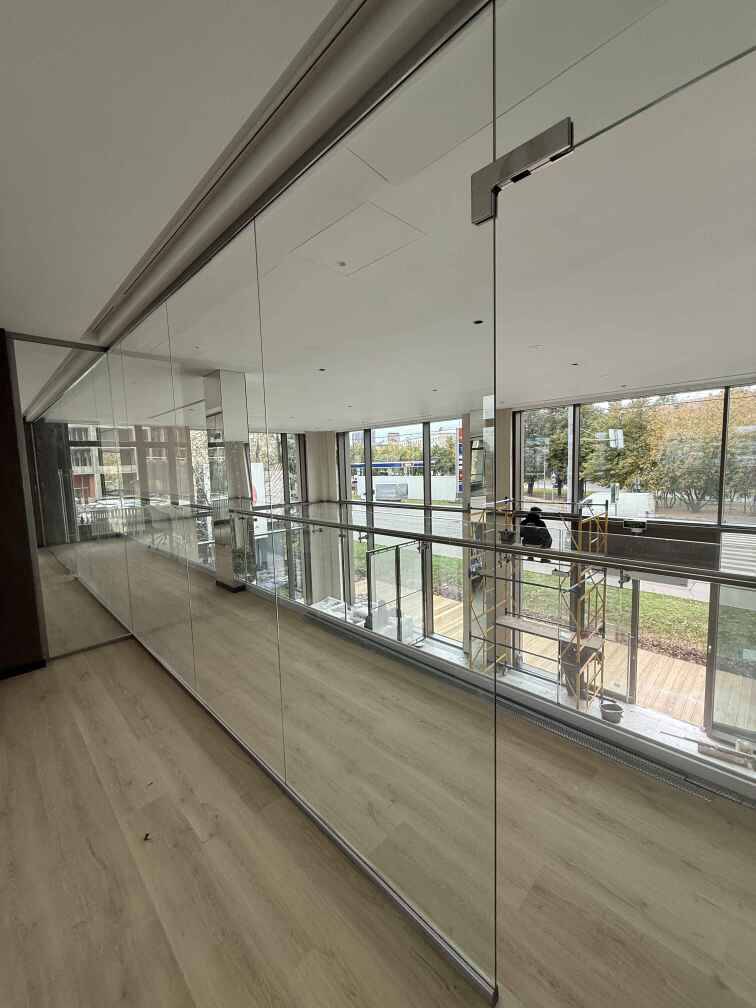 Цельностеклянные перегородки