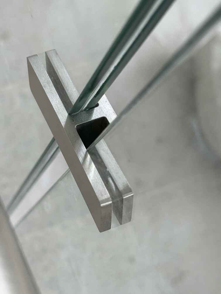 Крепление стекла