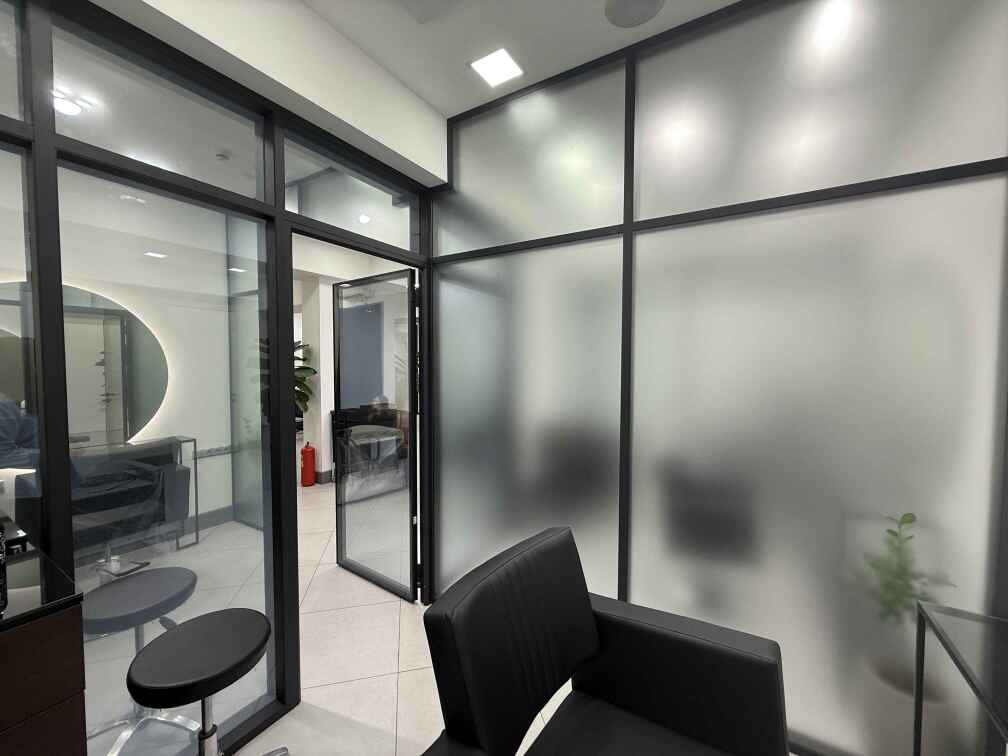 Стеклянные каркасные перегородки для кабинетов