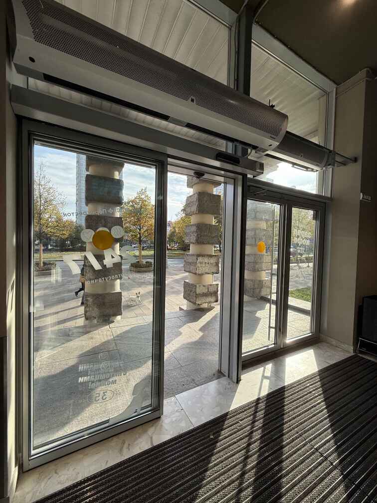 Автоматические двери с тепловой завесой