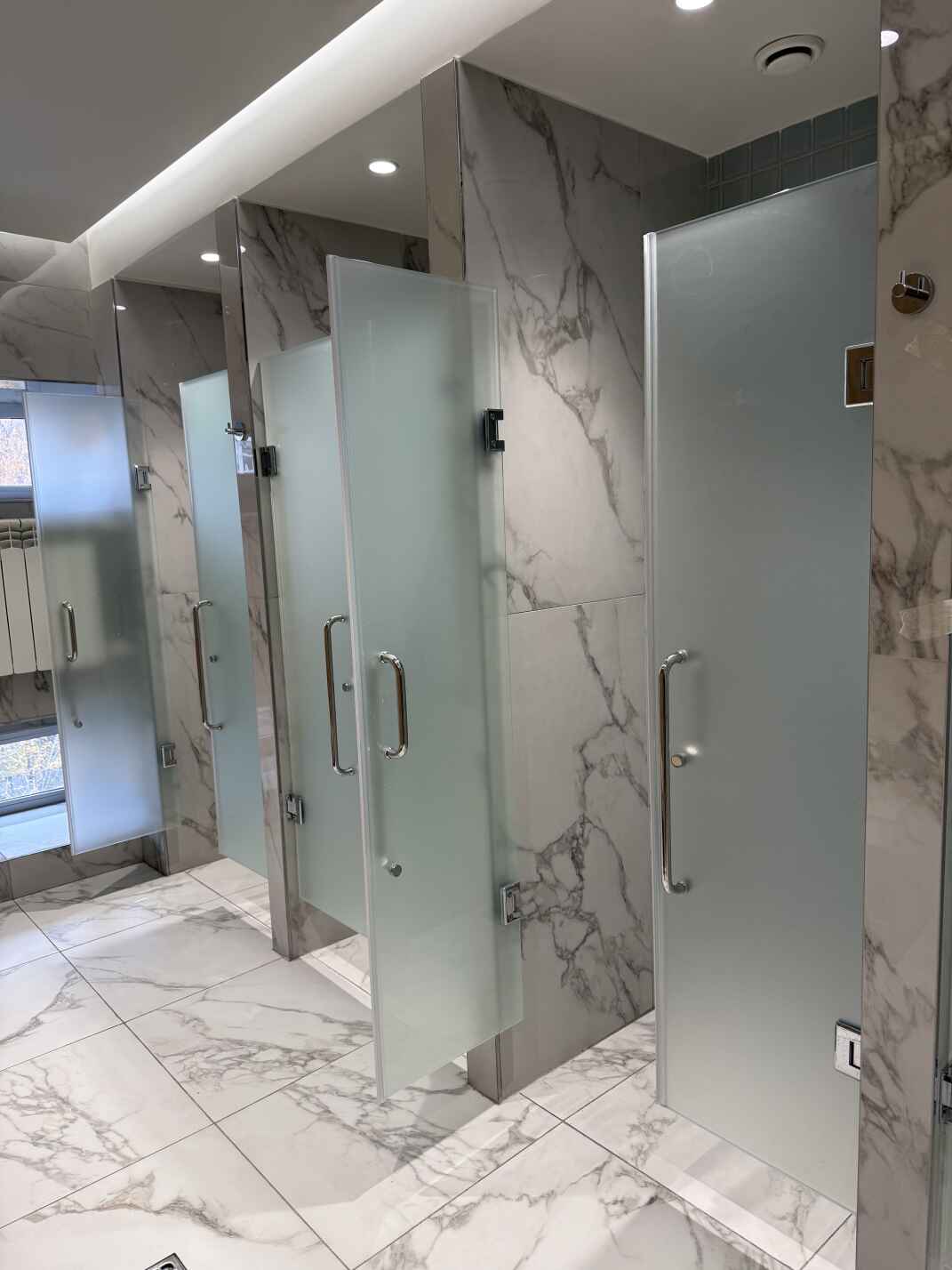 Душевые перегородки и двери