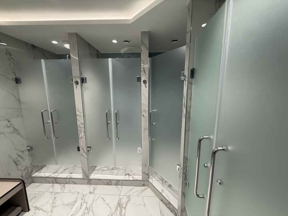 Душевые стеклянные двери