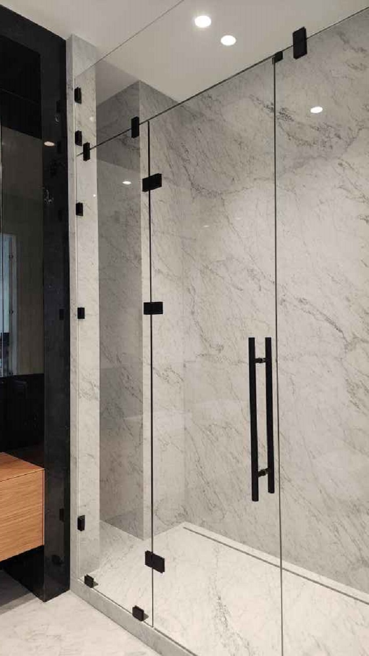 Душевые перегородки из стекла на заказ в Москве