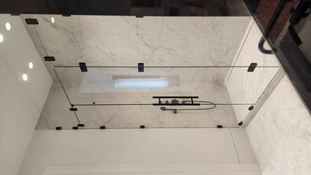 Душевая кабина из стекла