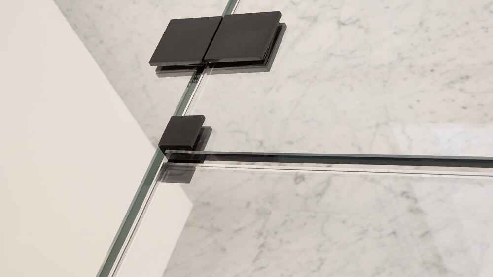 Крепление стекла душа