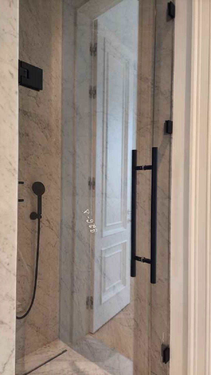 Душевая стеклянная перегородка для ванной