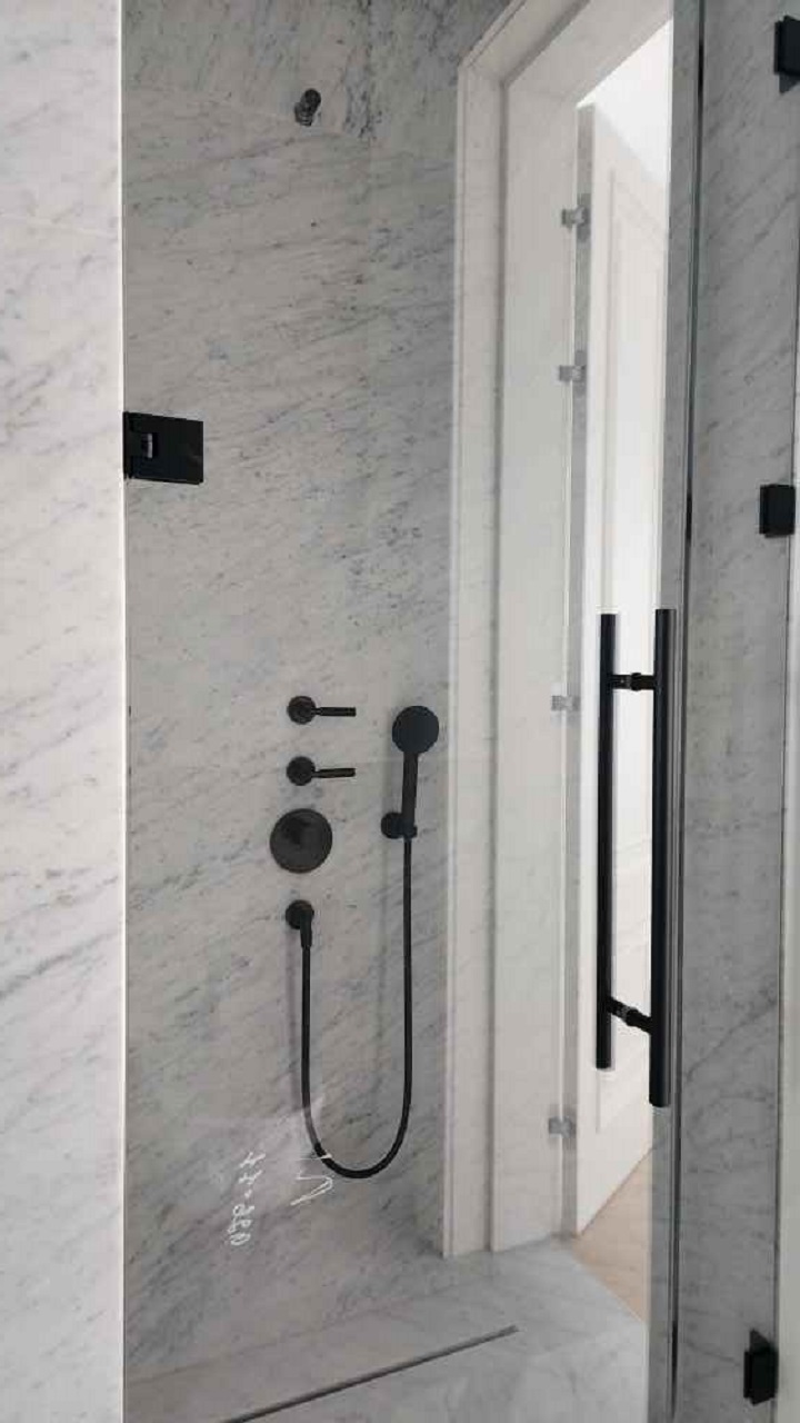 Стеклянные душевые для ванной