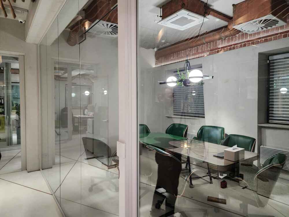 Бескаркасные перегородки