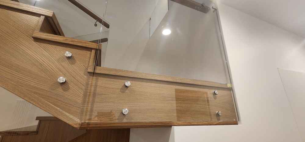 Стеклянное ограждение для лестницы