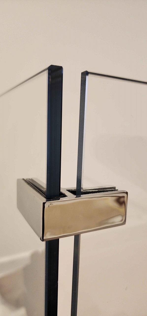 Стеклянное ограждение лестницы крепёж