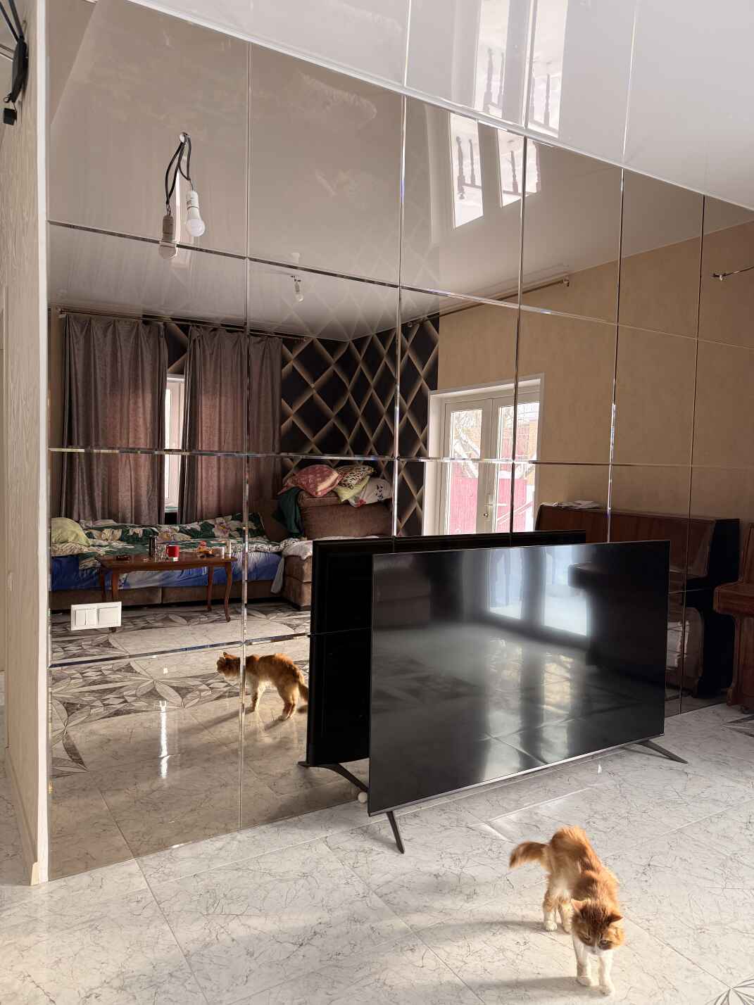 Монтаж стеклянных панно