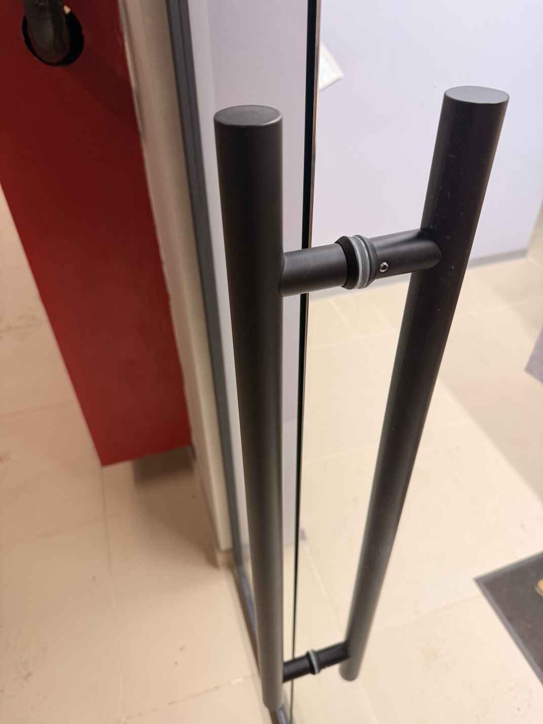 Ручки маятниковых дверей