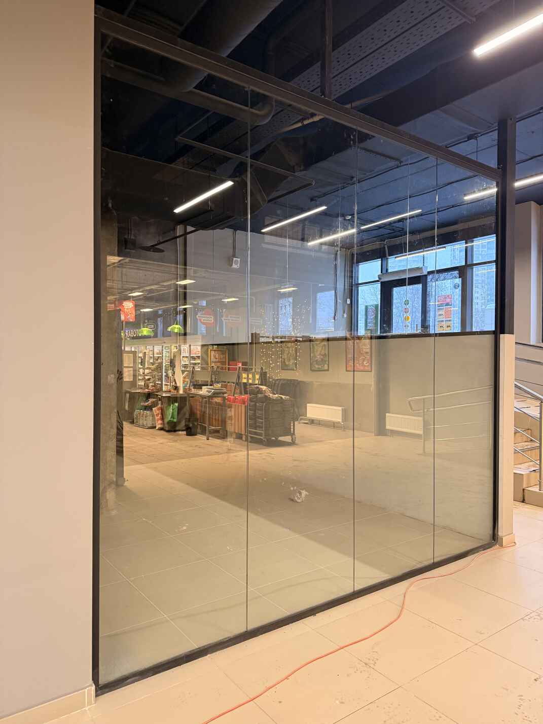 Цельностеклянные перегородки