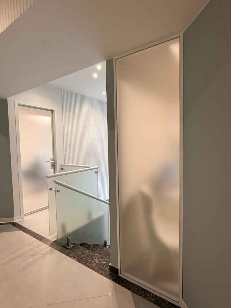 Стеклянные перегородки в медцентре