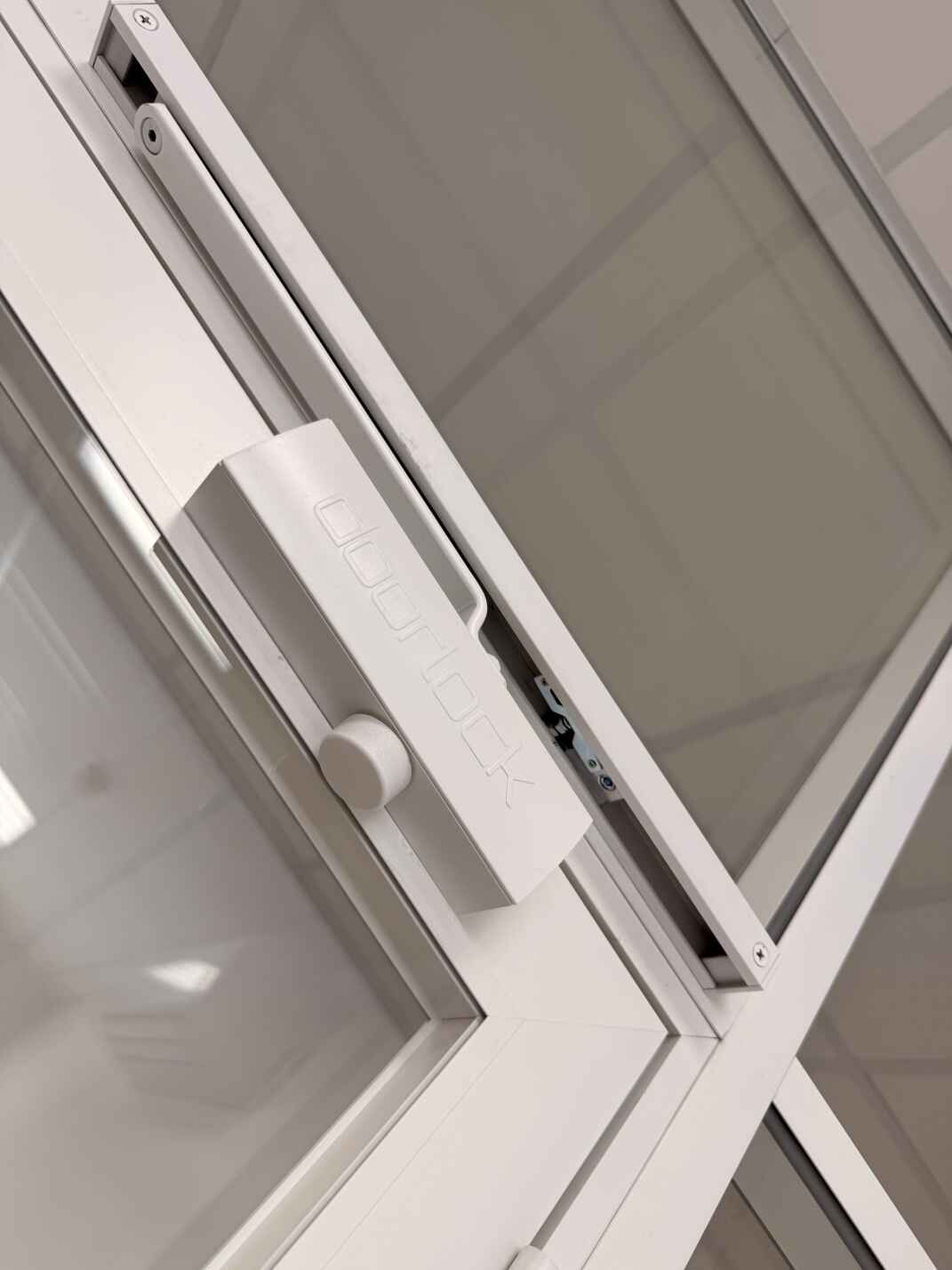 Доводчик двери