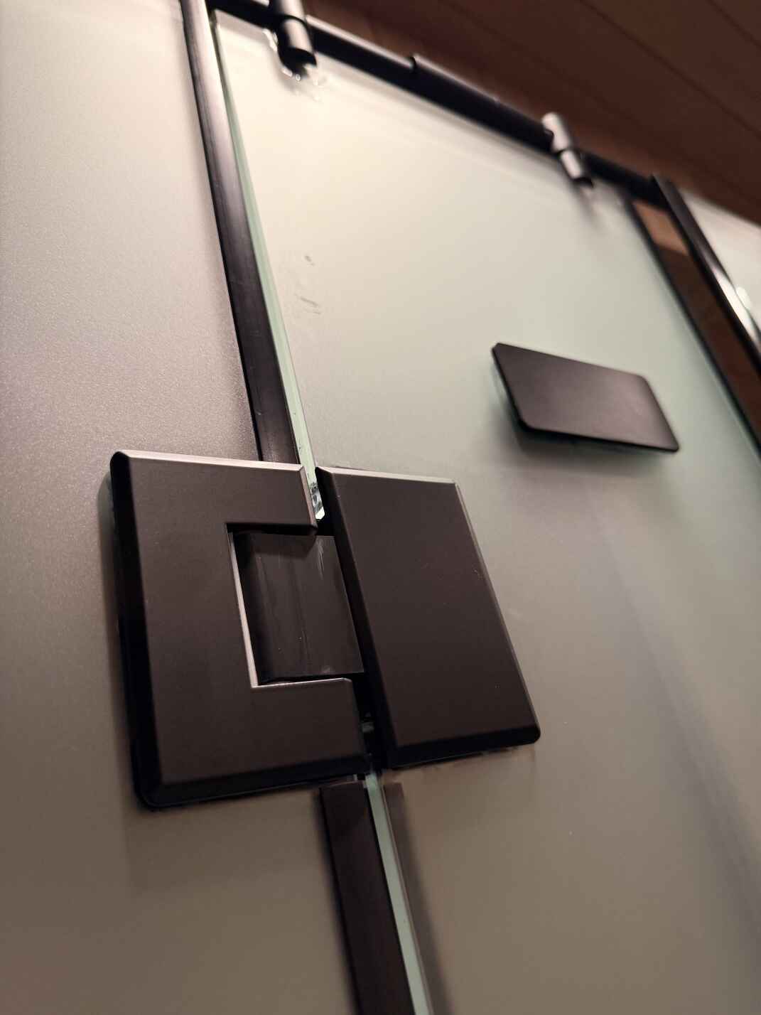 Петли стеклянных душевых перегородок