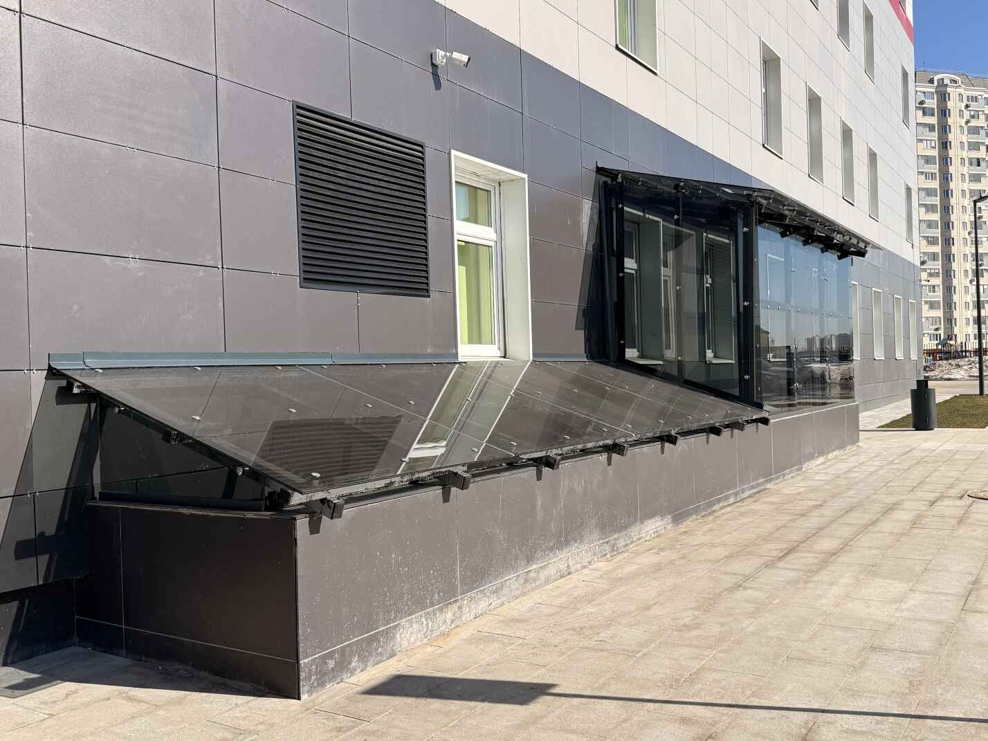 Стеклянный козырёк