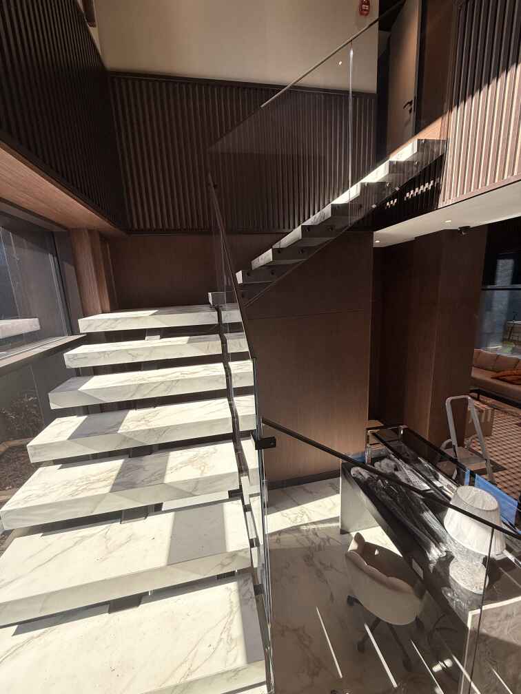 Стеклянные лестничные ограждения