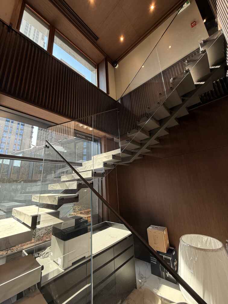 Стеклянные ограждения для лестниц