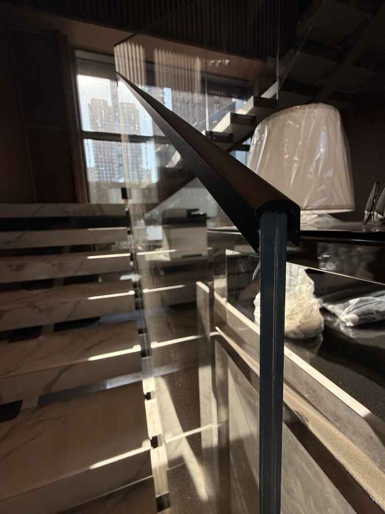 Стеклянные лестничные ограждения перила