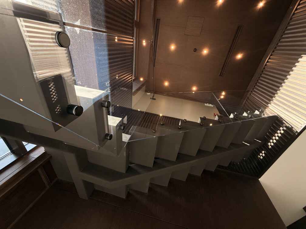 Лестничные ограждения из стекла