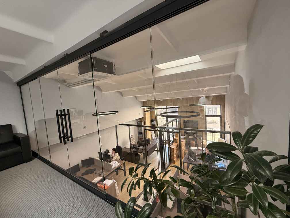 Стеклянная раздвижная система установка