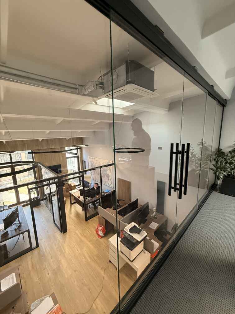 Стеклянная раздвижная система монтирование