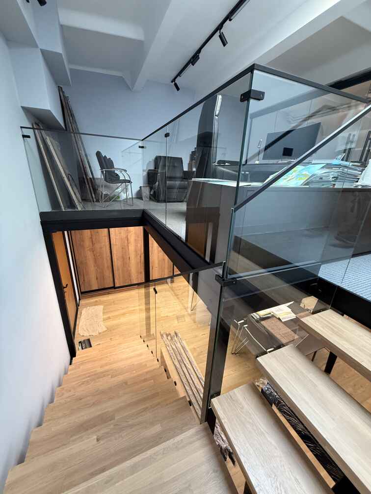 Стеклянные лестничные ограждения