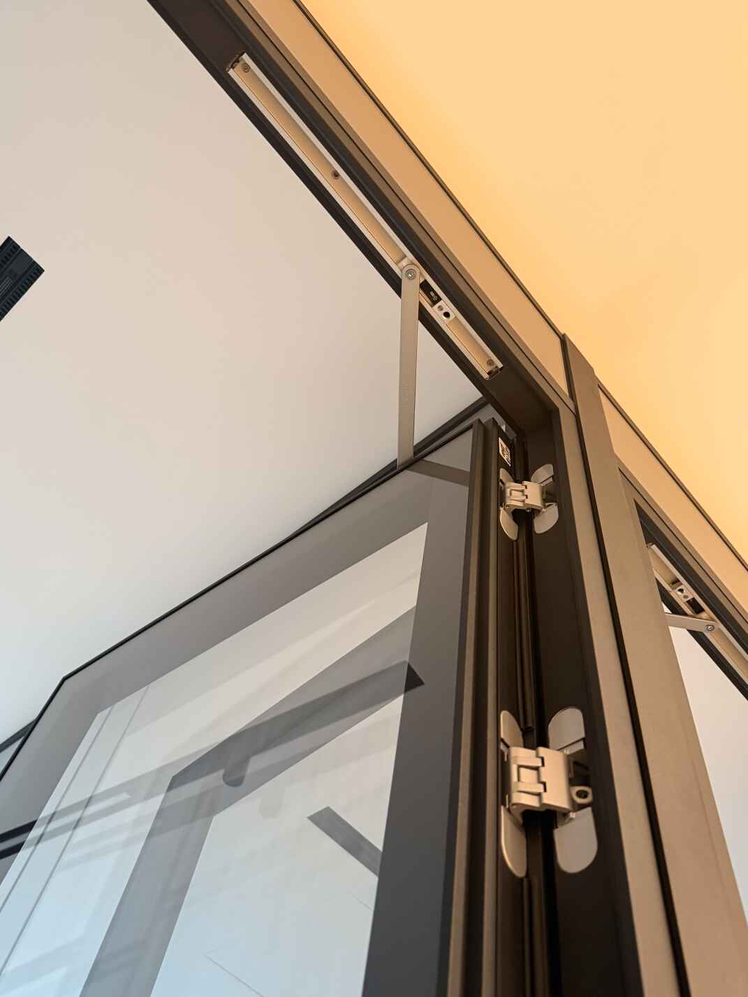 Скрытый доводчик